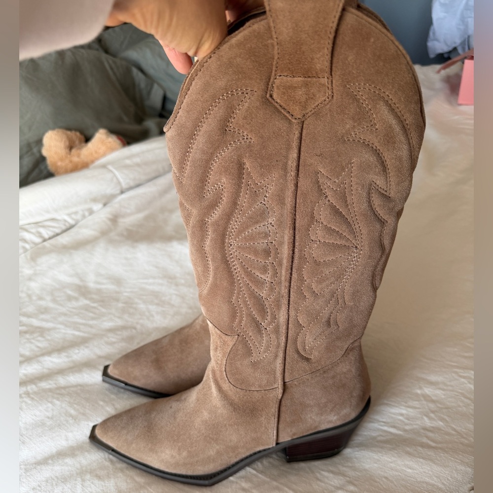 Alma en Pena western suede mid calf boots. Made in Spain, size 39.